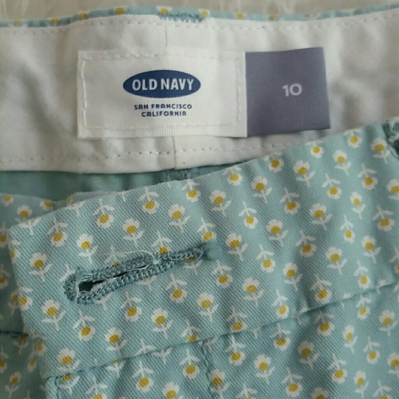 Old navy shorts - Picture 3 of 4